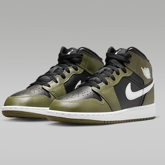 Air Jordan 1 Mid GS in Army Green - Picture 3 of 10
